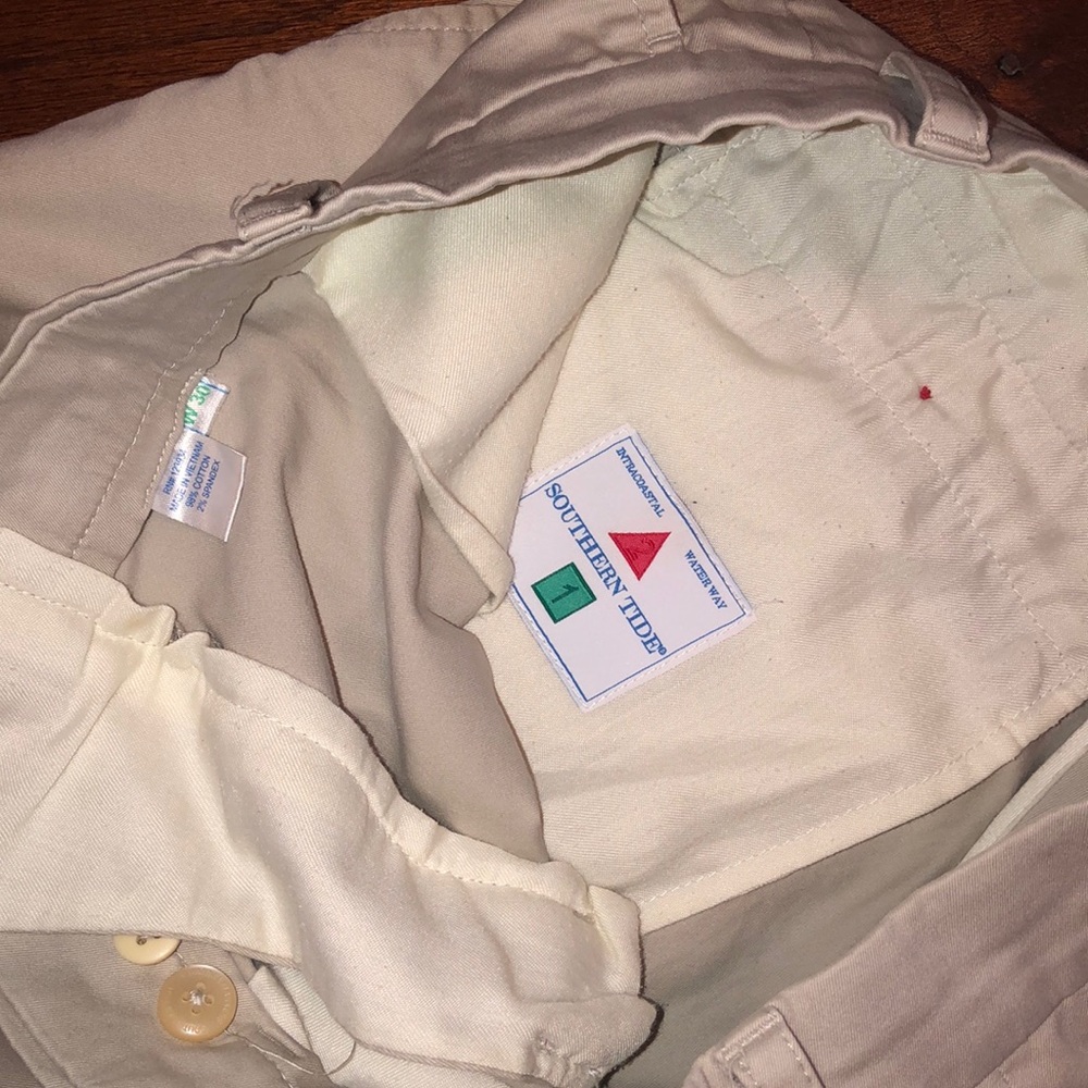 Southern Tide Shorts - Picture 3 of 4